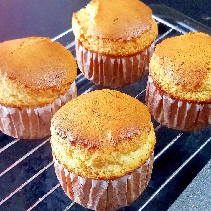 作り置きおやつに グルテンフリーの蜂蜜カップケーキ